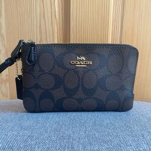 Coach Signature Double Corner Zipper Clutch